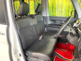 運転席シート廻りは使用感も少なく、良好な状態となっています。前オーナー様が丁寧に使っていたことがよくわかりますね。