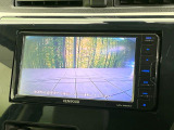 【バックカメラ】駐車時に後方がリアルタイム映像で確認できます。大型商業施設や立体駐車場での駐車時や、夜間のバック時に大活躍!運転スキルに関わらず、今や必須となった装備のひとつです!