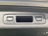 【パワーバックドア】スマートキーや運転席のボタンを押すだけでリアゲートが自動で開閉します!荷物を持っている時や、高い位置にあるバックドアを閉める際に便利な機能です♪