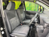 運転席まわりには十分なスペースがあり、大柄な方でもゆったり運転していただける環境です。