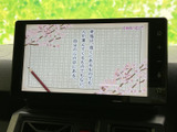 停車中には、TVや映像コンテンツをお楽しみいただけます。休憩時間にリラックスできる、便利な機能です。