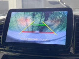 【バックカメラ】駐車時に後方がリアルタイム映像で確認できます。大型商業施設や立体駐車場での駐車時や、夜間のバック時に大活躍!運転スキルに関わらず、今や必須となった装備のひとつです!