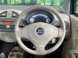 インテリアに合わせたデザインのステアリングは、運転される方のことも考え、運転しやすい形状、大きさです。是非一度、実際に触ってお確かめください。