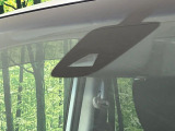 【エマージェンシーブレーキ】走行中に前方の車両等を認識し、衝突しそうな時は警報とブレーキで衝突回避と被害軽減をアシスト。より安全にドライブをお楽しみいただけます。