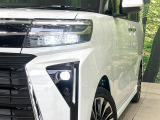 【LEDヘッドライト】悪天候や夜間走行時も良好な視界を確保し安心して運転できる高輝度LEDヘッドライトを装備!点灯速度が早く、消費電力も抑えられています。