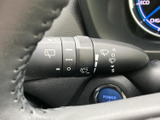 雨天時でもクリアな視界を確保できるワイパーレバーです。操作も簡単で、安全な運転をサポートします。悪天候時でも安心です。