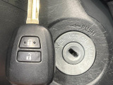 【キーレス】少し離れた場所からでもボタン一つでドアの開錠・施錠ができるのでとっても便利!ドアの鍵穴周りに傷をつけることもありません♪