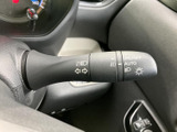 操作しやすい位置に配置されたウインカーレバー。スムーズな操作で、安全な車線変更をサポートします。確実な操作感で、安心の運転を。