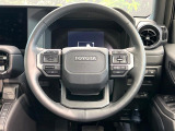 インテリアに合わせたデザインのステアリングは、運転される方のことも考え、運転しやすい形状、大きさです。是非一度、実際に触ってお確かめください。