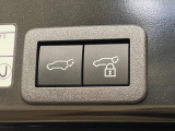 【パワーバックドア】スマートキーや運転席のボタンを押すだけでリアゲートが自動で開閉します!荷物を持っている時や、高い位置にあるバックドアを閉める際に便利な機能です♪