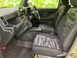 運転しやすい操作性と、見やすいメーター類が配置されています。長時間の運転でも疲れにくい、快適な運転環境です。スムーズな操作が可能です。