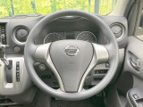 インテリアに合わせたデザインのステアリングは、運転される方のことも考え、運転しやすい形状、大きさです。是非一度、実際に触ってお確かめください。