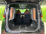 普段のお買い物や通勤、送迎等に十分な荷室スペースを確保しております。セカンドシートを倒すと、大きな荷物の積載も可能です♪