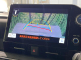 【バックカメラ】駐車時に後方がリアルタイム映像で確認できます。大型商業施設や立体駐車場での駐車時や、夜間のバック時に大活躍!運転スキルに関わらず、今や必須となった装備のひとつです!