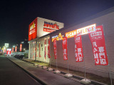 暗くなっても大丈夫☆彡明るくライトアップされた店内とライトに負けないくらい明るいスタッフがご対応させていただきます!
