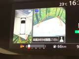 【アラウンドビューモニター】専用のカメラにより、上から見下ろしたような視点で360度クルマの周囲を確認することができます☆死角部分も確認しやすく、狭い場所での切り返しや駐車もスムーズに行えます。