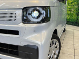 【LEDヘッドライト】悪天候や夜間走行時も良好な視界を確保し安心して運転できる高輝度LEDヘッドライトを装備!点灯速度が早く、消費電力も抑えられています。