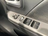 【電動格納ミラー】サイドミラーは電動格納式となっており、狭い駐車場でもキズがつくリスクを抑えられます。
