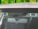 【アイサイトVer3】前方の車両等を検知し、衝突しそうな時は警報で注意を促し、ブレーキを踏む力をサポート。ブレーキを踏めなかった場合は衝突被害軽減ブレーキが作動、衝突回避をサポートします。