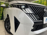 【LEDヘッドライト】悪天候や夜間走行時も良好な視界を確保し安心して運転できる高輝度LEDヘッドライトを装備!点灯速度が早く、消費電力も抑えられています。