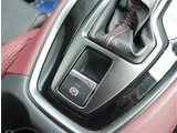 自社工場を3拠点完備しております。重整備やカスタムを始め、ご購入後のお車のメンテナンスも弊社にお任せください。