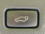 【パワーバックドア】スマートキーや運転席のボタンを押すだけでリアゲートが自動で開閉します!荷物を持っている時や、高い位置にあるバックドアを閉める際に便利な機能です♪