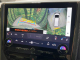 【パノラミックビューモニター】専用のカメラにより、上から見下ろしたような視点で360度クルマの周囲を確認することができます☆死角部分も確認しやすく、狭い場所での切り返しや駐車もスムーズに行えます。