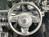 【純正革巻きステアリング】上質な革を使用することで、手にしっかり馴染みとても運転しやすいハンドルです♪