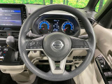 インテリアに合わせたデザインのステアリングは、運転される方のことも考え、運転しやすい形状、大きさです。是非一度、実際に触ってお確かめください。