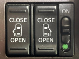 【両側パワースライドドア】スマートキーや運転席のスイッチで後席両側スライドドアの開閉が可能♪電動だから力を入れてドアを開ける必要が無く、小さなお子様でも簡単に開け閉めでき快適です♪