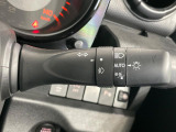 【オートライト】周りの明るさに応じて自動でヘッドライトの点灯・消灯ができる機能です!ライトの付け忘れ・消し忘れなどが無くなり、雨の日や夕方の走行も安心!トンネル通過時も便利ですね♪