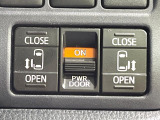 【両側パワースライドドア】スマートキーや運転席のスイッチで後席両側スライドドアの開閉が可能♪電動だから力を入れてドアを開ける必要が無く、小さなお子様でも簡単に開け閉めでき快適です♪
