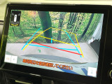 【バックカメラ】駐車時に後方がリアルタイム映像で確認できます。大型商業施設や立体駐車場での駐車時や、夜間のバック時に大活躍!運転スキルに関わらず、今や必須となった装備のひとつです!