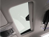 【ツインサンルーフ】サンルーフ装備車両!高級感もアップ、大人気オプション解放感溢れる快適なドライブをお楽しみください♪