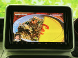 停車中に楽しめるTV機能。休憩時や待ち時間に、ニュースや番組をチェックできます。移動中のエンターテイメントに役立ちます。