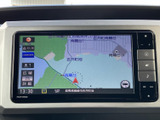 目的地までのルートをわかりやすく表示。スムーズな移動をサポートします。運転に集中しながら、安心して目的地へ向かえます。