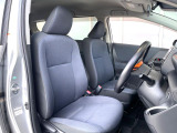 運転席まわりには十分なスペースがあり、大柄な方でもゆったり運転していただける環境です。