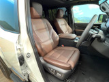 運転席シート廻りは使用感も少なく、良好な状態となっています。丁寧に使われていたことがよくわかりますね。
