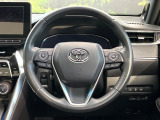 インテリアに合わせたデザインのステアリングは、運転される方のことも考え、運転しやすい形状、大きさです。是非一度、実際に触ってお確かめください。