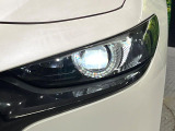 【LEDヘッドライト】悪天候や夜間走行時も良好な視界を確保し安心して運転できる高輝度LEDヘッドライトを装備!点灯速度が早く、消費電力も抑えられています。