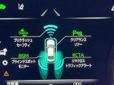 【プリクラッシュセーフティ】前方の車両等を検知し、衝突しそうな時は警報で注意を促し、ブレーキを踏む力をサポート。ブレーキを踏めなかった場合は衝突被害軽減ブレーキが作動、衝突回避をサポートします。