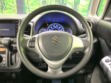 インテリアに合わせたデザインのステアリングは、運転される方のことも考え、運転しやすい形状、大きさです。是非一度、実際に触ってお確かめください。