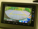 【バックカメラ】駐車時に後方がリアルタイム映像で確認できます。大型商業施設や立体駐車場での駐車時や、夜間のバック時に大活躍!運転スキルに関わらず、今や必須となった装備のひとつです!