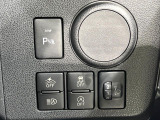【スマートアシスト】走行中に前方の車両等を認識し、衝突しそうな時は警報とブレーキで衝突回避と被害軽減をアシスト。より安全にドライブをお楽しみいただけます。