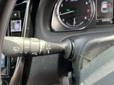 雨天時でもクリアな視界を確保できるワイパーレバーです。運転状況に合わせて、細かく調整できます。安全な運転をサポートする、頼もしい機能です。