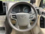 【純正革巻きステアリング】上質な革を使用することで、手にしっかり馴染みとても運転しやすいハンドルです♪