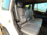 後部座席も気になるようなキズ・汚れやへたり等、大きなダメージはなく、良好な状態です。