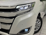 【LEDヘッドライト】悪天候や夜間走行時も良好な視界を確保し安心して運転できる高輝度LEDヘッドライトを装備!点灯速度が早く、消費電力も抑えられています。