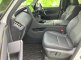 運転席からの視界は良好。操作性にも優れており、運転する楽しさを味わえます。快適なドライブをサポートする空間です。
