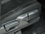 ◆シートハイトアジャスター◆運転席を上下に高さ調節ができます!運転ポジションを体格に合わせてシート調整できます。